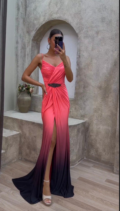 Damer Elegant Maxi Klänning med Djup Sprund och Glittrande Detaljer Mirla-Eva Jonsson