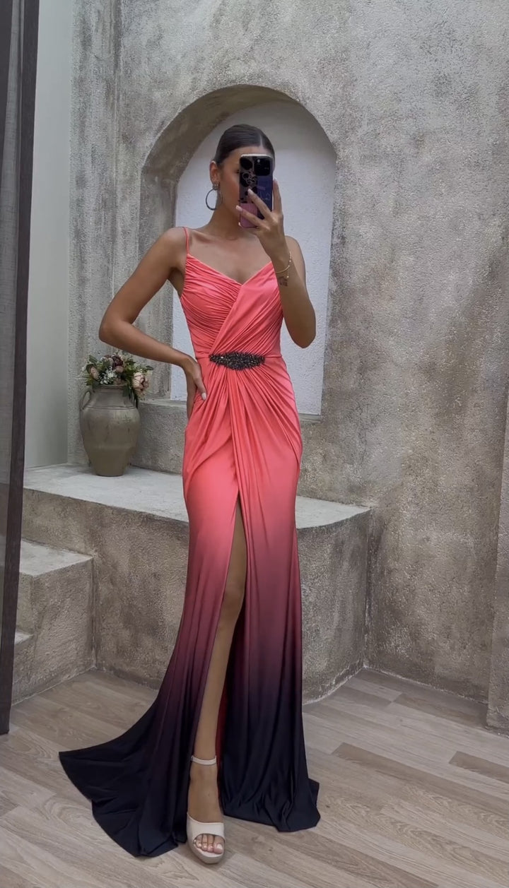 Damer Elegant Maxi Klänning med Djup Sprund och Glittrande Detaljer Mirla-Eva Jonsson