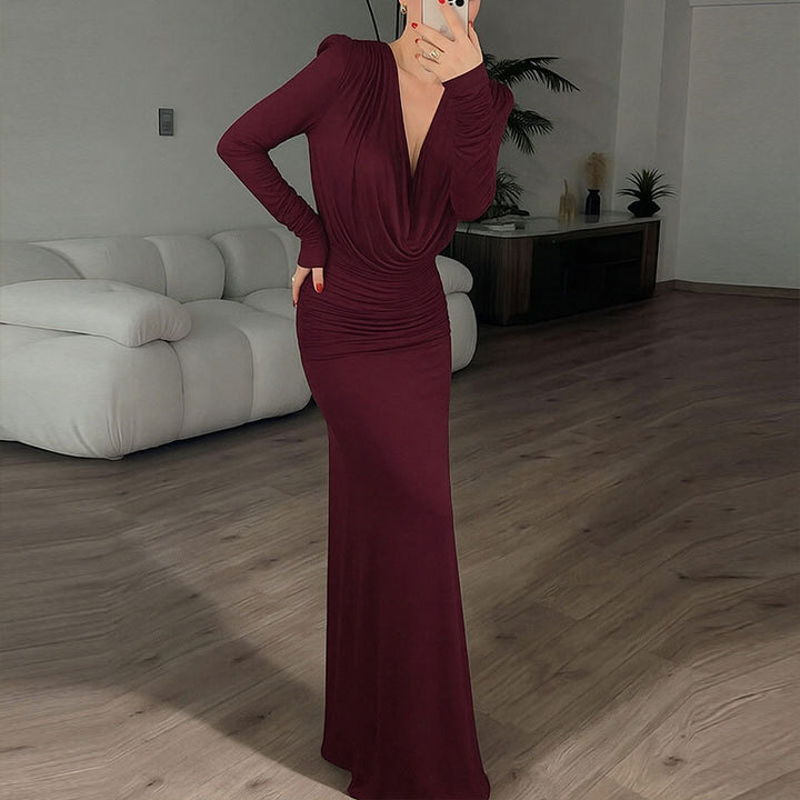 Damer Elegant Maxi Klänning med Sofistikerad Omslagshalsringning och Draperade Detaljer Mirla-Eva Jonsson