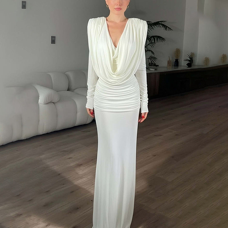 Damer Elegant Maxi Klänning med Sofistikerad Omslagshalsringning och Draperade Detaljer Mirla-Eva Jonsson