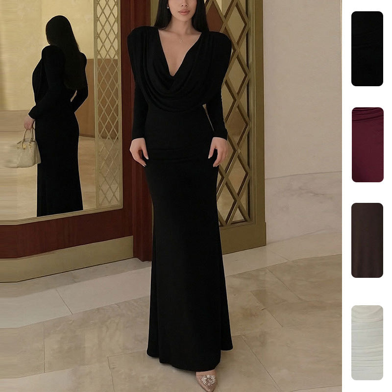 Damer Elegant Maxi Klänning med Sofistikerad Omslagshalsringning och Draperade Detaljer Mirla-Eva Jonsson