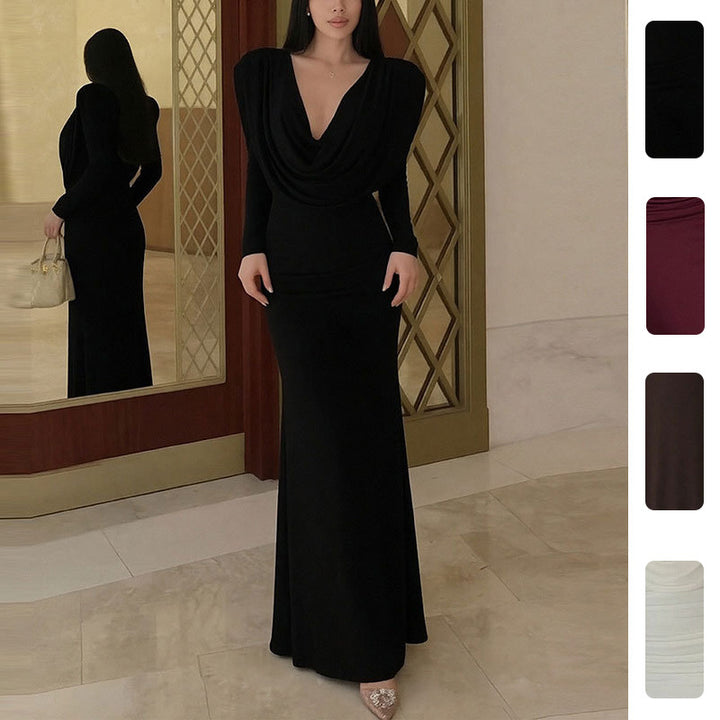 Damer Elegant Maxi Klänning med Sofistikerad Omslagshalsringning och Draperade Detaljer Mirla-Eva Jonsson