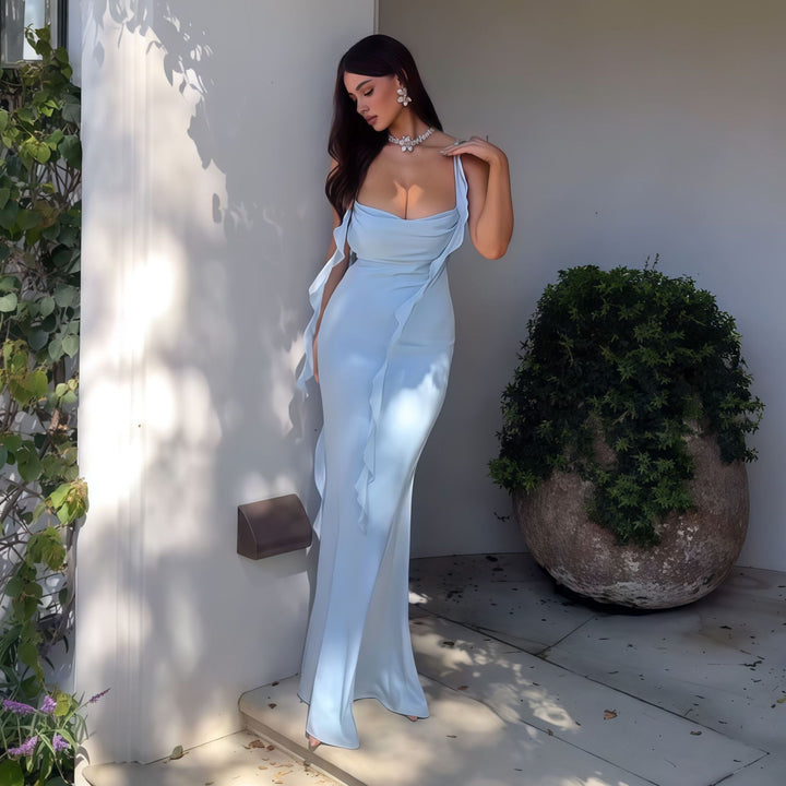 Damer Elegant Maxi-Klänning med asymmetriska volangdetaljer och djup V-ringning Mirla-Eva Jonsson