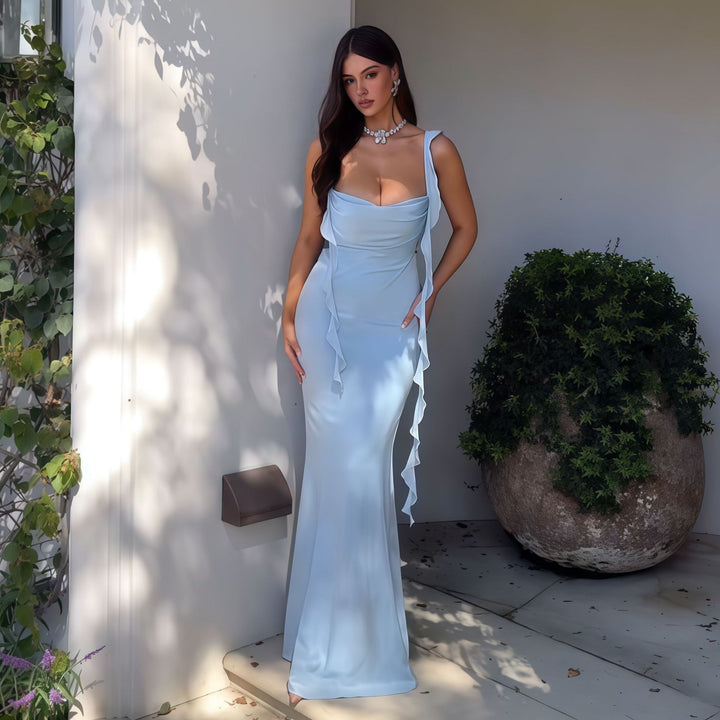 Damer Elegant Maxi-Klänning med asymmetriska volangdetaljer och djup V-ringning Mirla-Eva Jonsson