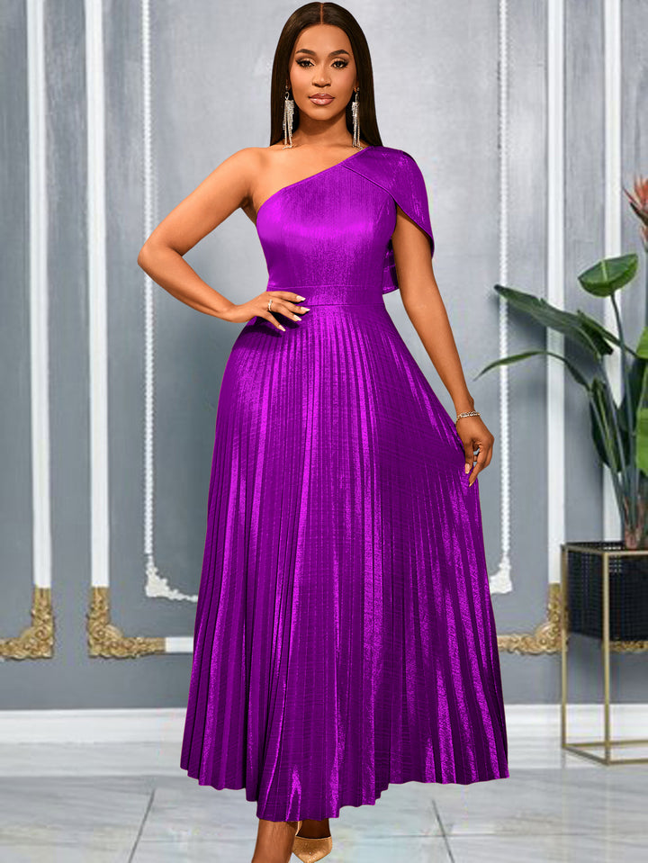 Damer Elegant Maxi-klänning med asymmetrisk axeldesign och glittrande plisserad tyg Mirla-Eva Jonsson