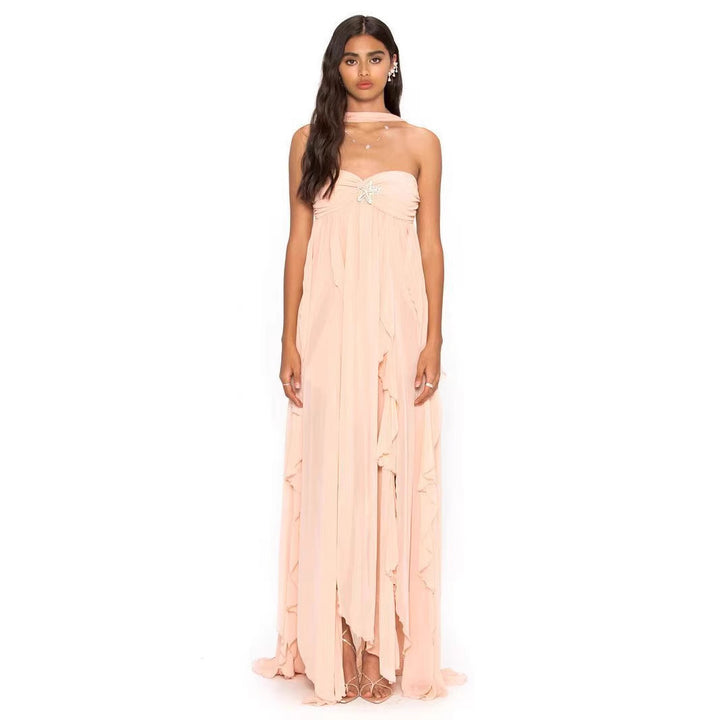 Damer Elegant Maxi-klänning med asymmetrisk fåll och delikata volangdetaljer Mirla-Eva Jonsson