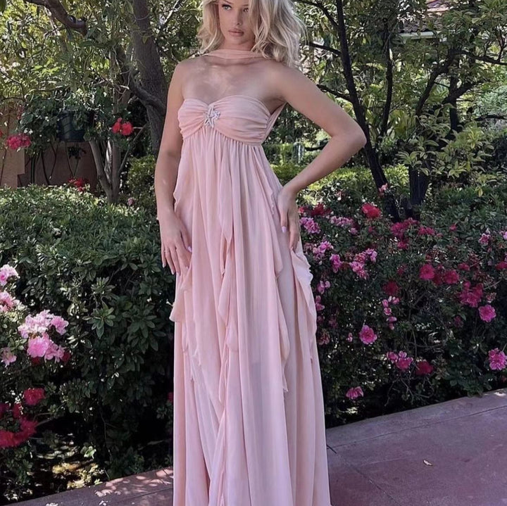 Damer Elegant Maxi-klänning med asymmetrisk fåll och delikata volangdetaljer Mirla-Eva Jonsson