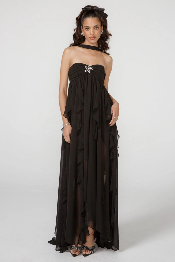 Damer Elegant Maxi-klänning med asymmetrisk fåll och delikata volangdetaljer Mirla-Eva Jonsson