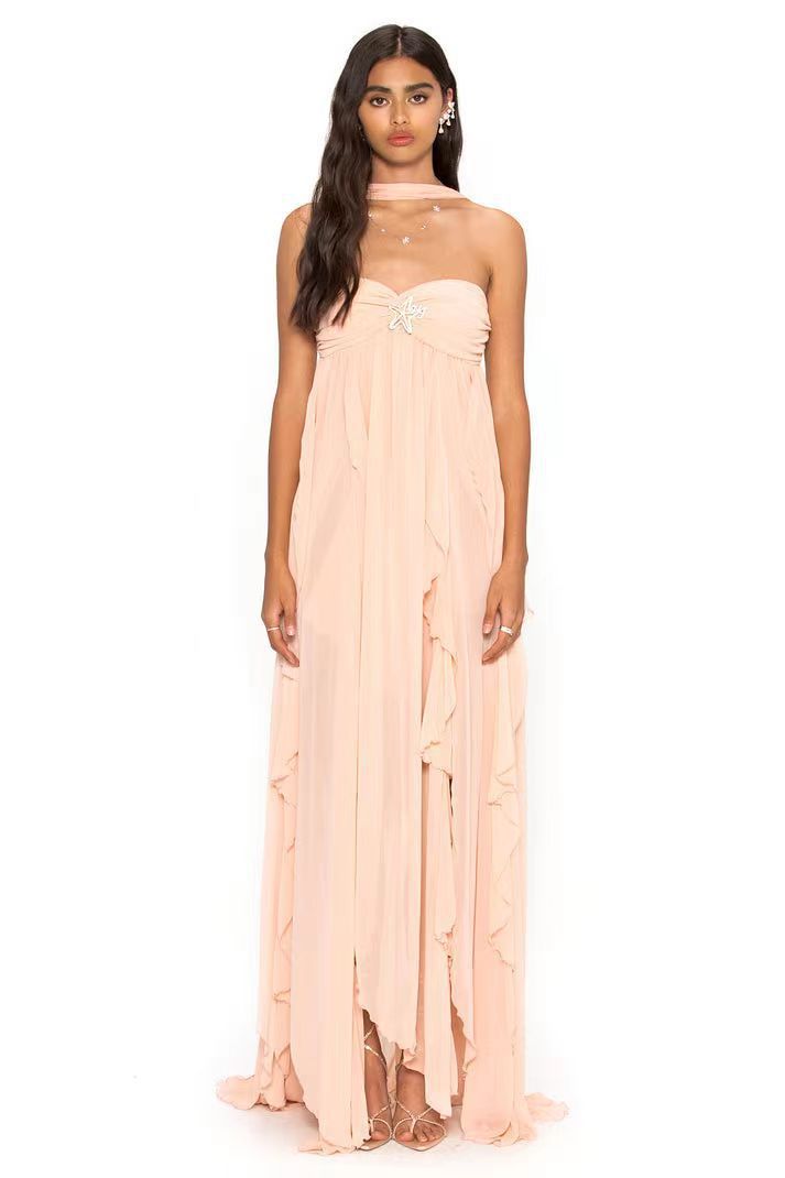 Damer Elegant Maxi-klänning med asymmetrisk fåll och delikata volangdetaljer Mirla-Eva Jonsson