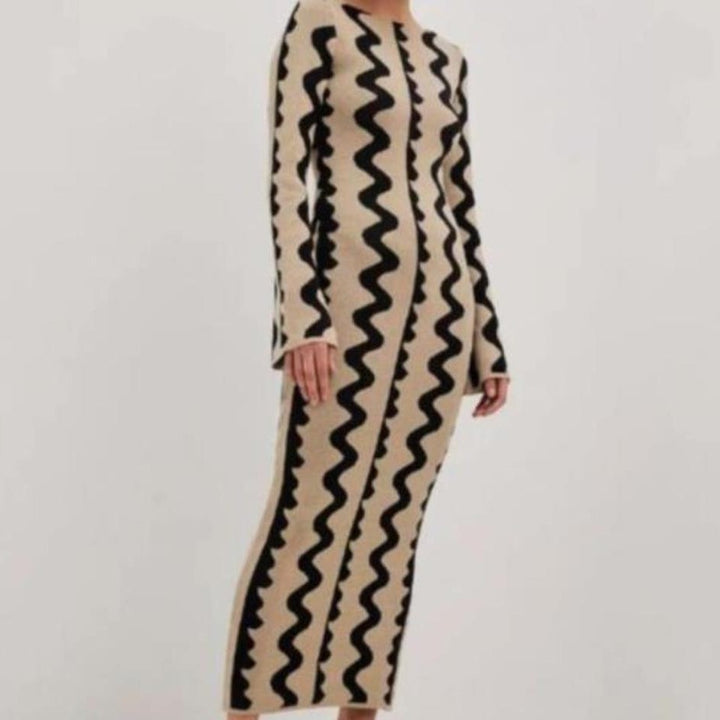 Damer Elegant Maxi-klänning med spännande mönster och långa ärmar Mirla-Eva Jonsson