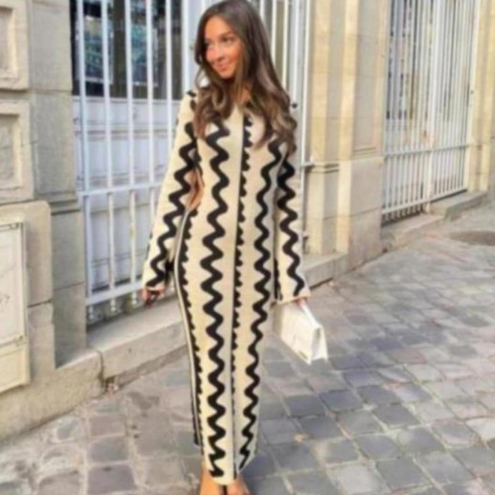 Damer Elegant Maxi-klänning med spännande mönster och långa ärmar Mirla-Eva Jonsson