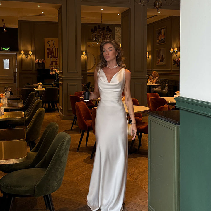 Damer Elegant Maxikjol med djup V-ringning och flödande tyg Mirla-Eva Jonsson
