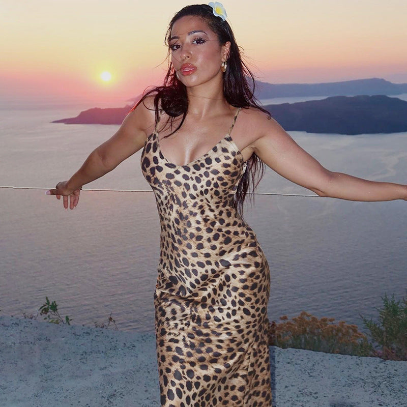 Damer Elegant Maxiklänning av högkvalitativt material med strukturerat leopardmönster Mirla-Eva Jonsson