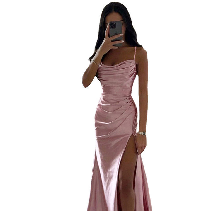 Damer Elegant Maxiklänning med Asymmetrisk Skärning och Fina Draperingsdetaljer Mirla-Eva Jonsson