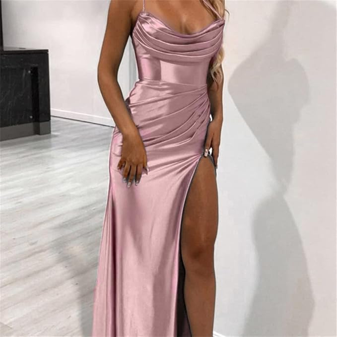 Damer Elegant Maxiklänning med Asymmetrisk Skärning och Fina Draperingsdetaljer Mirla-Eva Jonsson