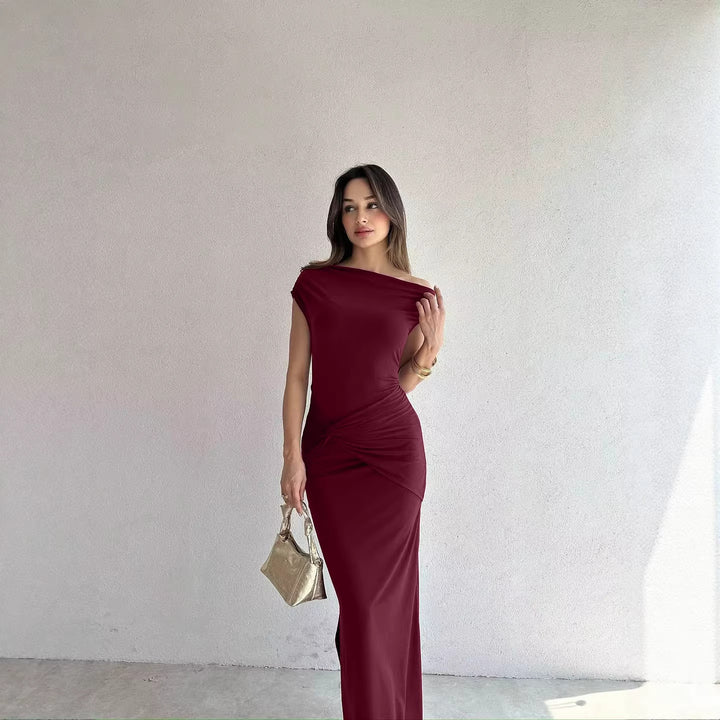 Damer Elegant Maxiklänning med Off-Shoulder Design och dekorativ drapering Mirla-Eva Jonsson