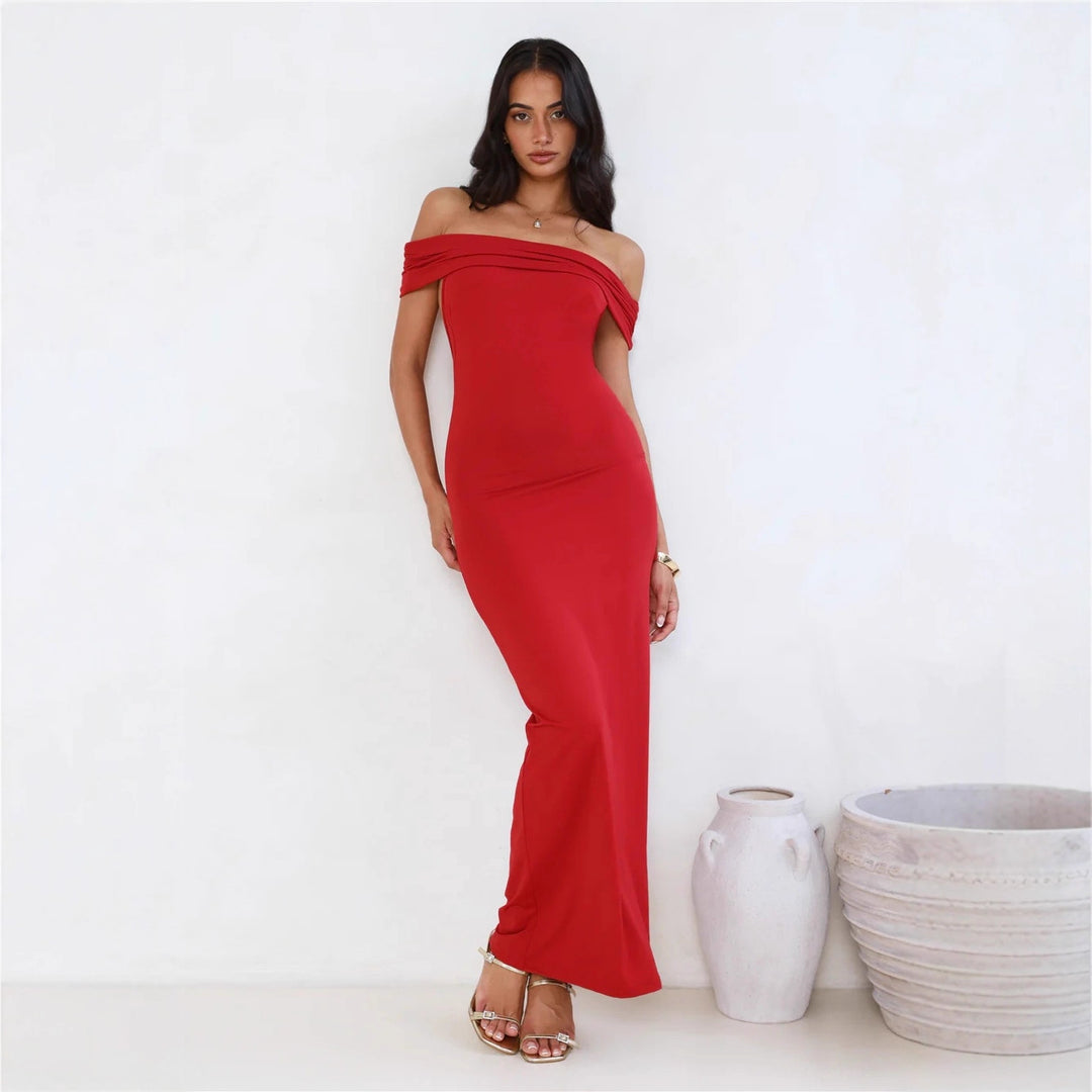 Damer Elegant Maxiklänning med Off-Shoulder Design och figurnära passform Mirla-Eva Jonsson