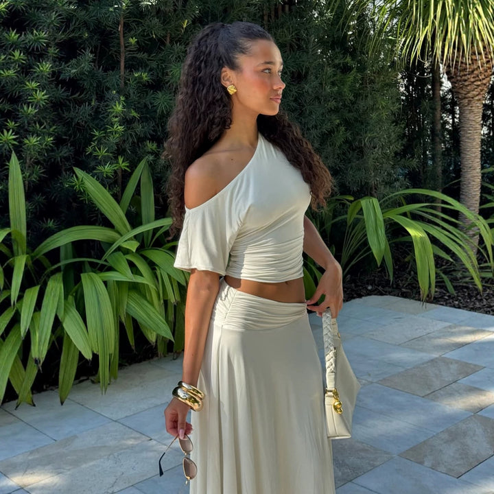 Damer Elegant Maxiklänning med asymmetrisk design och drapering Mirla-Eva Jonsson