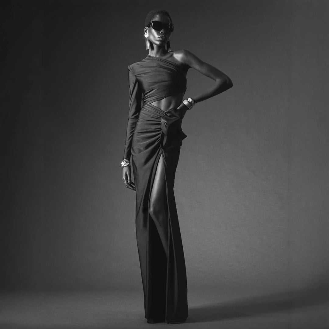 Damer Elegant Maxiklänning med asymmetrisk design och svängande kjol Mirla-Eva Jonsson