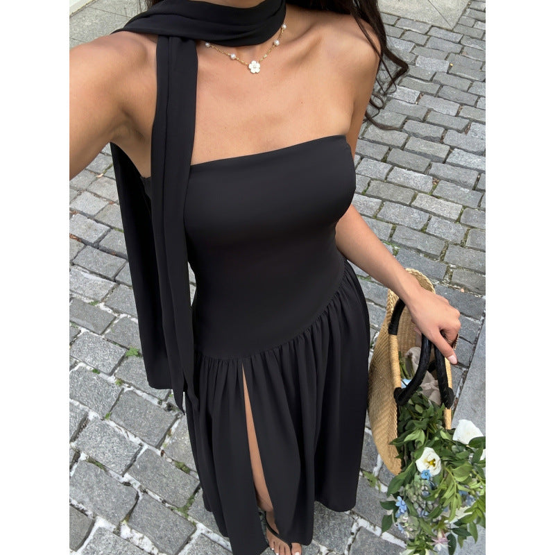 Damer Elegant Maxiklänning med asymmetrisk nederkant och snyggt axelbandsdesign Mirla-Eva Jonsson