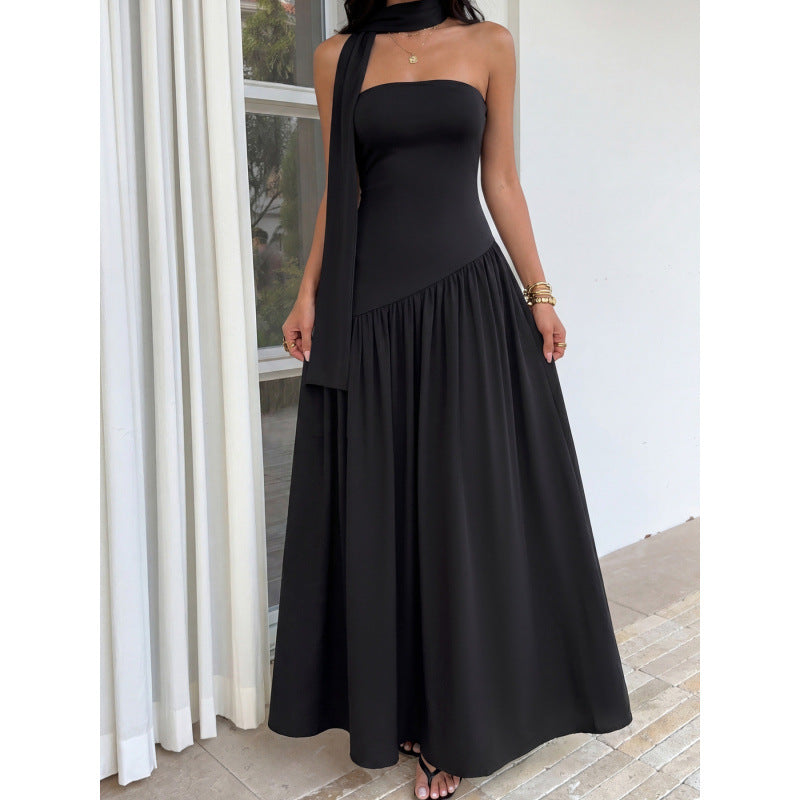 Damer Elegant Maxiklänning med asymmetrisk nederkant och snyggt axelbandsdesign Mirla-Eva Jonsson