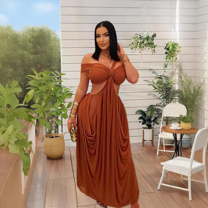 Damer Elegant Maxiklänning med asymmetrisk skärning och axelbandslös design Mirla-Eva Jonsson