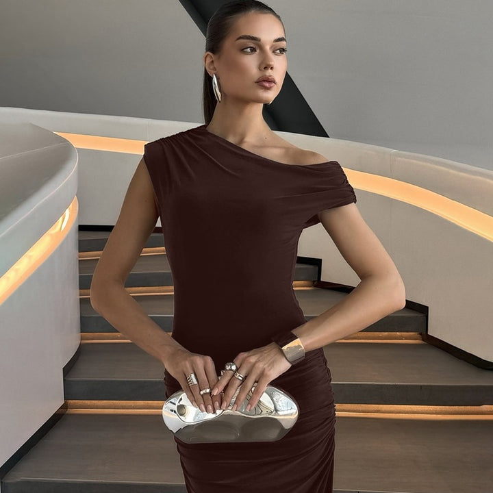 Damer Elegant Maxiklänning med asymmetrisk utdelning och rynkor Mirla-Eva Jonsson