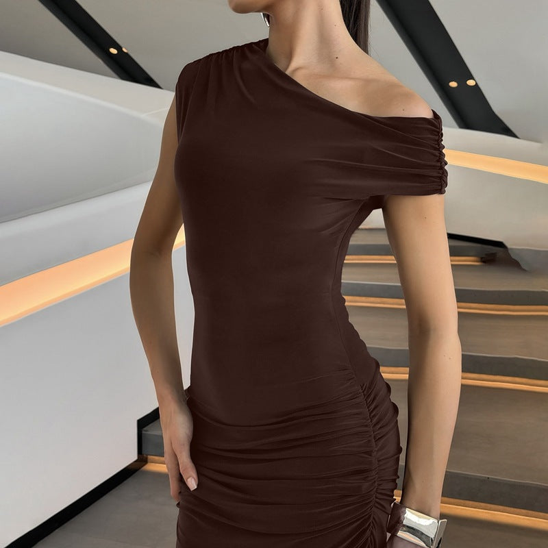 Damer Elegant Maxiklänning med asymmetrisk utdelning och rynkor Mirla-Eva Jonsson