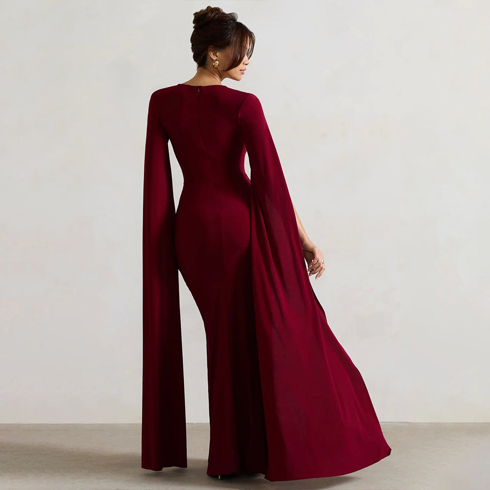 Damer Elegant Maxiklänning med avtagbar cape och sidoslits Mirla-Eva Jonsson