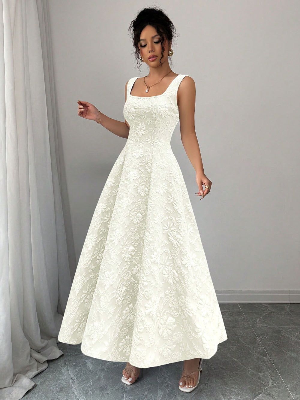 Damer Elegant Maxiklänning med blommönster och fyrkantig nacke Mirla-Eva Jonsson