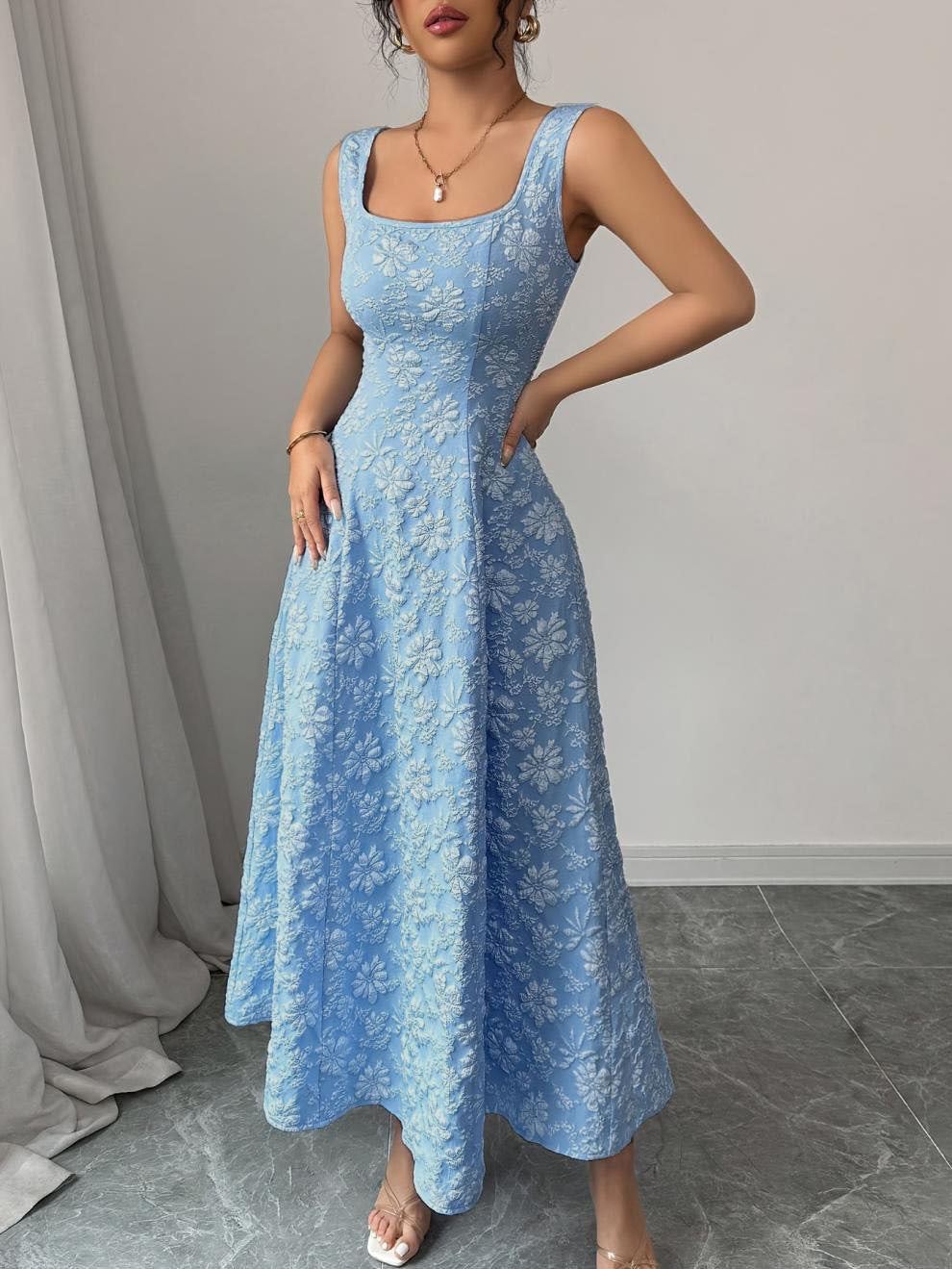 Damer Elegant Maxiklänning med blommönster och fyrkantig nacke Mirla-Eva Jonsson
