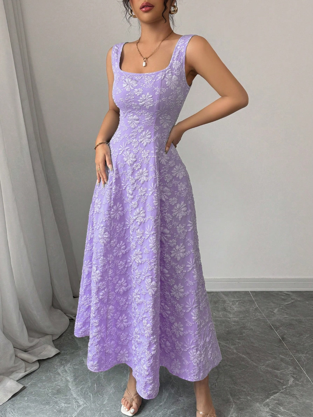 Damer Elegant Maxiklänning med blommönster och fyrkantig nacke Mirla-Eva Jonsson