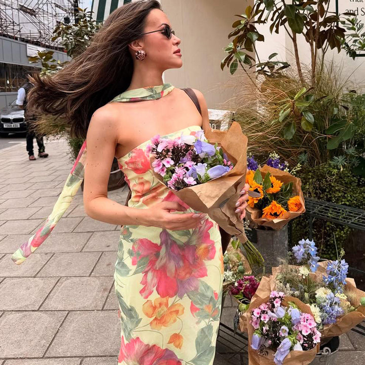 Damer Elegant Maxiklänning med blommönster och snygg ryggsnörning Mirla-Eva Jonsson