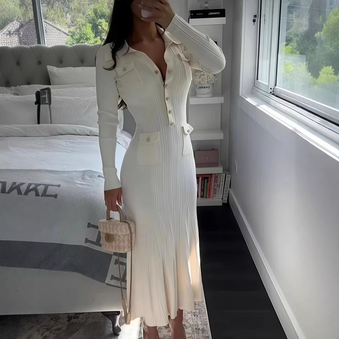 Damer Elegant Maxiklänning med dekorativa knapppunkter och figursydd siluett Mirla-Eva Jonsson