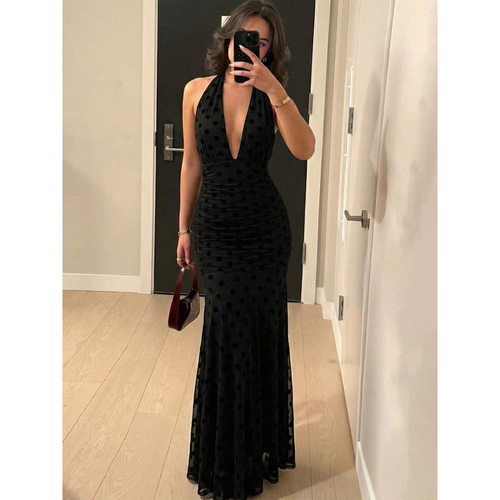 Damer Elegant Maxiklänning med djup V-ringning och raffinerade volangdetaljer Mirla-Eva Jonsson
