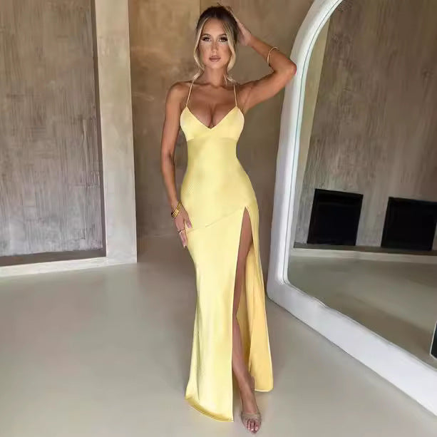 Damer Elegant Maxiklänning med djup sprund och fina spaghettiaxlar Mirla-Eva Jonsson