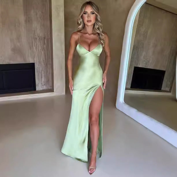Damer Elegant Maxiklänning med djup sprund och fina spaghettiaxlar Mirla-Eva Jonsson