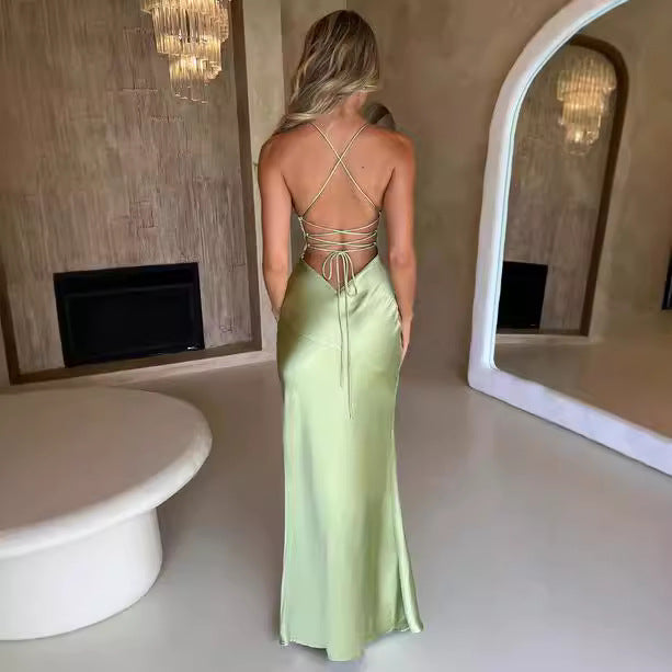 Damer Elegant Maxiklänning med djup sprund och fina spaghettiaxlar Mirla-Eva Jonsson