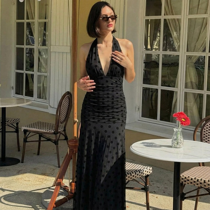 Damer Elegant Maxiklänning med djup urringning och voluminös kjol Mirla-Eva Jonsson