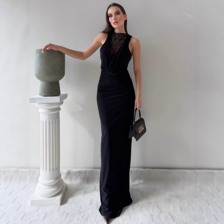 Damer Elegant Maxiklänning med elegant Halterneck-design och sofistikerad spetsdetalj Mirla-Eva Jonsson