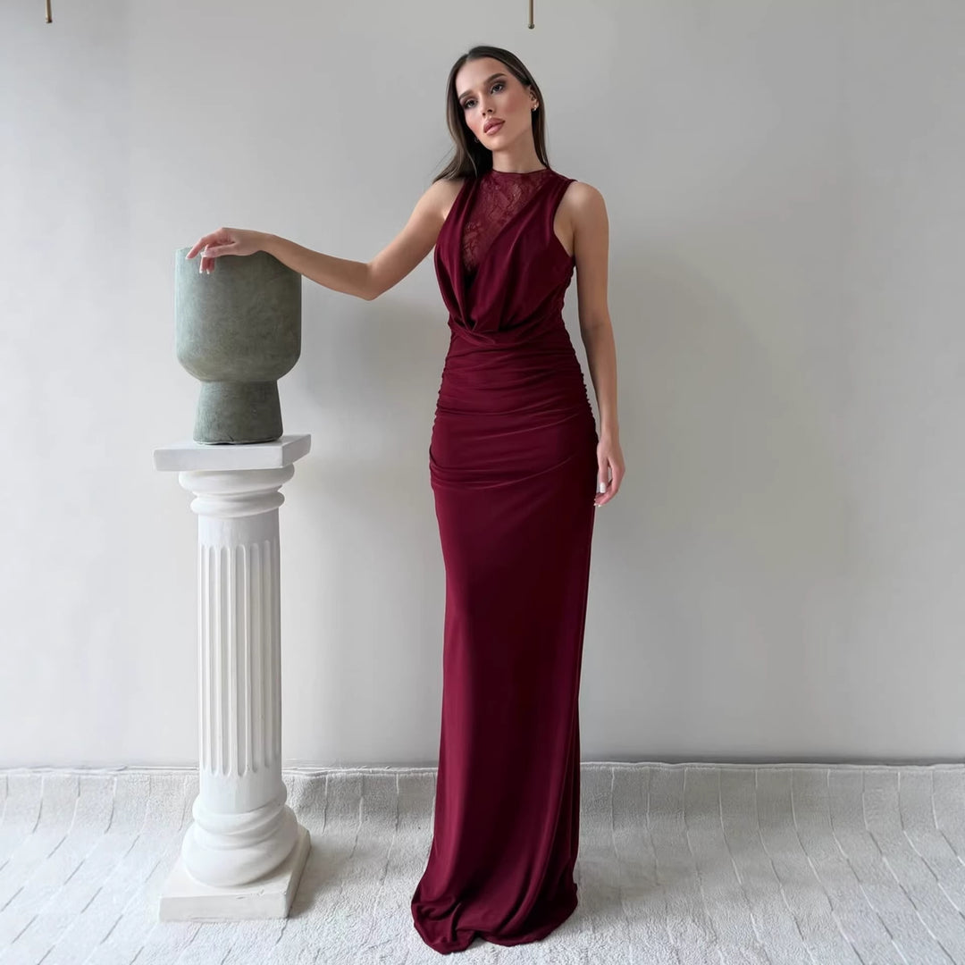 Damer Elegant Maxiklänning med elegant Halterneck-design och sofistikerad spetsdetalj Mirla-Eva Jonsson