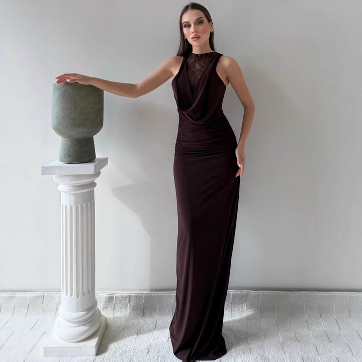 Damer Elegant Maxiklänning med elegant Halterneck-design och sofistikerad spetsdetalj Mirla-Eva Jonsson