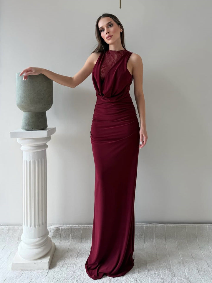 Damer Elegant Maxiklänning med elegant Halterneck-design och sofistikerad spetsdetalj Mirla-Eva Jonsson