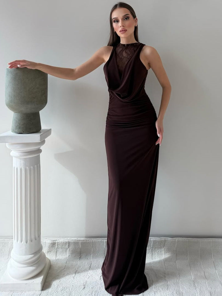 Damer Elegant Maxiklänning med elegant Halterneck-design och sofistikerad spetsdetalj Mirla-Eva Jonsson