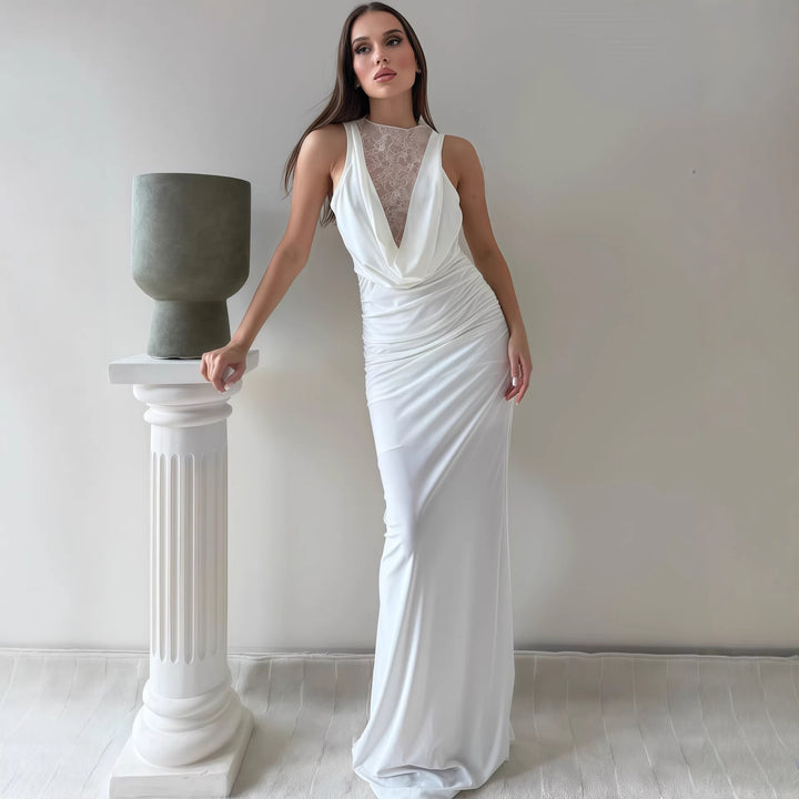 Damer Elegant Maxiklänning med elegant Halterneck-design och sofistikerad spetsdetalj Mirla-Eva Jonsson