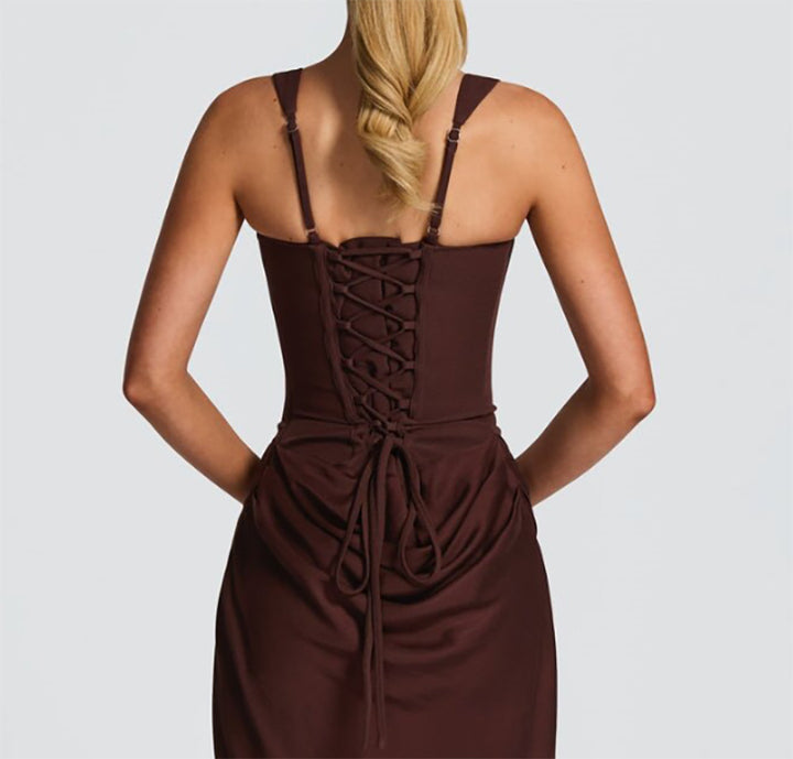 Damer Elegant Maxiklänning med figurnära skärning och vackra draperingar Mirla-Eva Jonsson