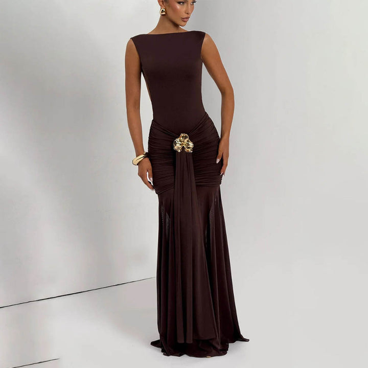 Damer Elegant Maxiklänning med figursydd överdel och unik drapering Mirla-Eva Jonsson