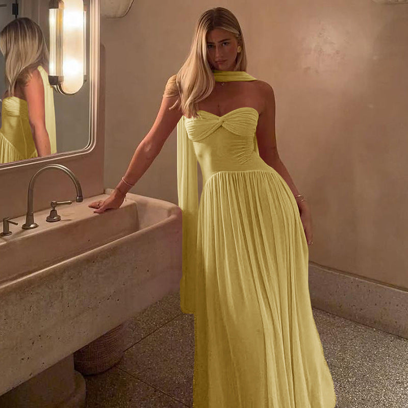 Damer Elegant Maxiklänning med flödande snitt och raffinerade axeldetaljer Mirla-Eva Jonsson