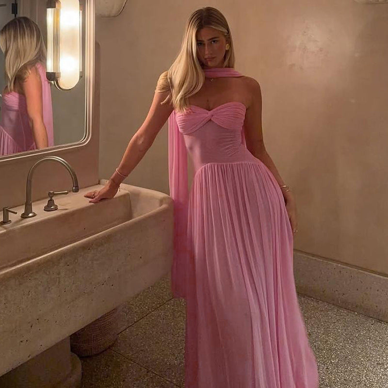 Damer Elegant Maxiklänning med flödande snitt och raffinerade axeldetaljer Mirla-Eva Jonsson