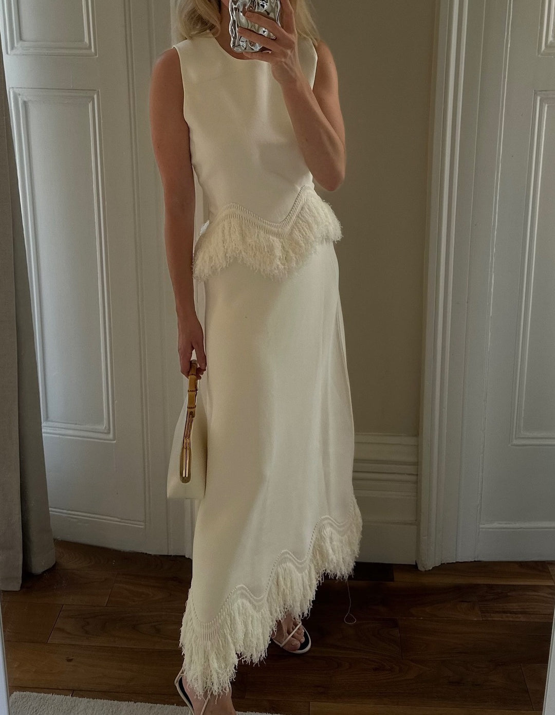 Damer Elegant Maxiklänning med fransdetalj och fin fåll Mirla-Eva Jonsson